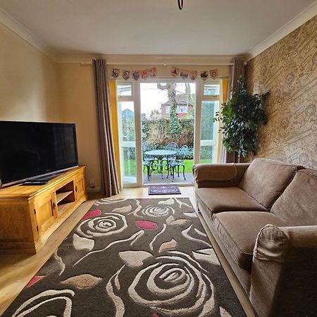 Harry Potter Hogwarts Apartment Уотфорд Екстериор снимка
